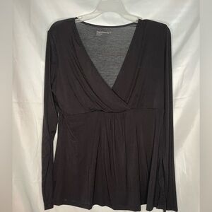 GAP Maternity *PureBody* Long Sleeve V Neck Shirt, Medium